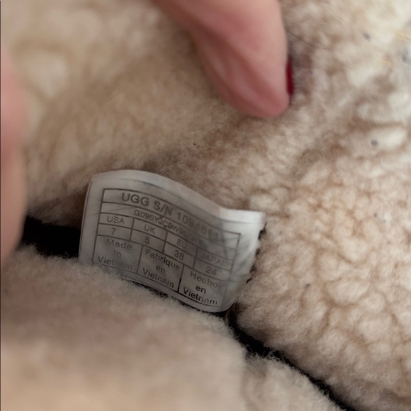 UGG Classic woman’s Mika Sneaker Boots Sz 7 - Picture 12 of 12